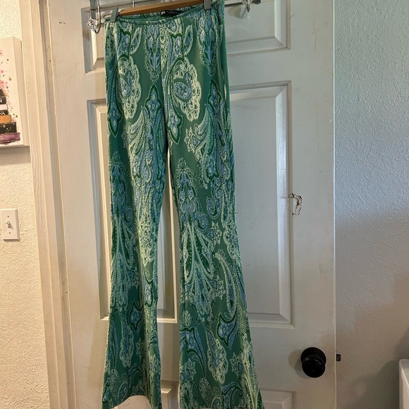Zara Pants - Zara Green Paisley Wide-Leg Pants